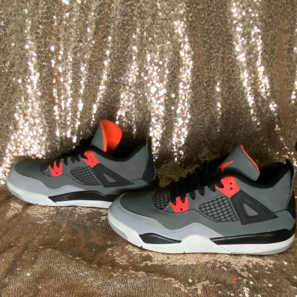 Jordan 4s